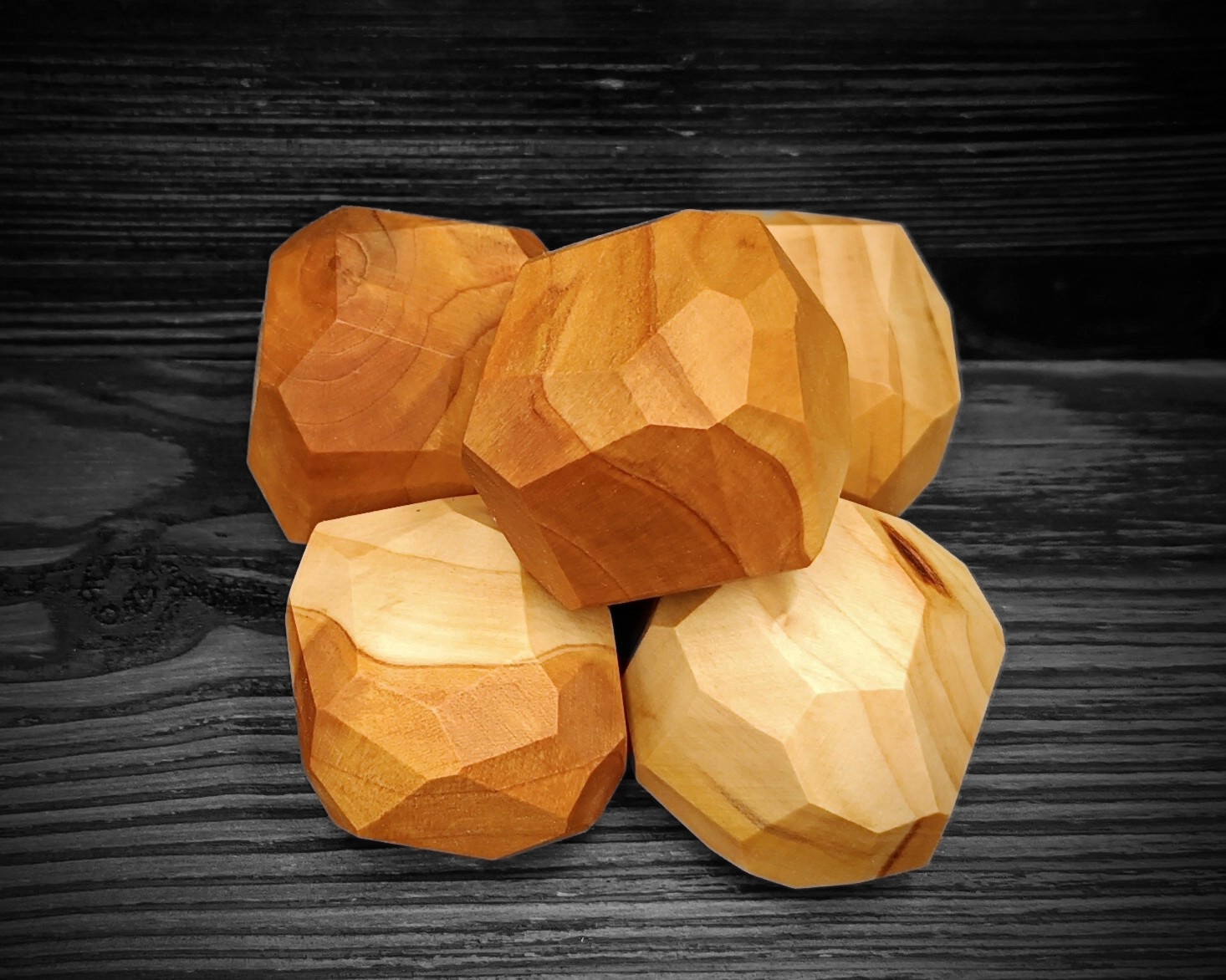 – dřevěné balanční kameny (cedr atlasský / atlas cedar)