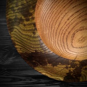 Dubová miska „Zelený orbit“ (27×4 cm)