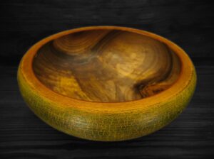 Spaltovaná ořechová miska „Dračí šupiny“ (23×9 cm)