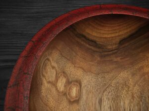 Spaltovaná ořechová miska „Ohnivá láva“ (23×7 cm)