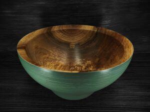 Spaltovaná ořechová miska „Tyrkysový kontrapunkt“ (21×10 cm)