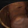 Detail vnitřku nádoby s přirozenou kresbou ořešáku